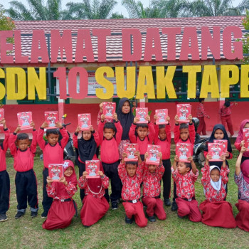 Penyerahan Bantuan BUKU Program Banyuasin Cerdas dan Berpres